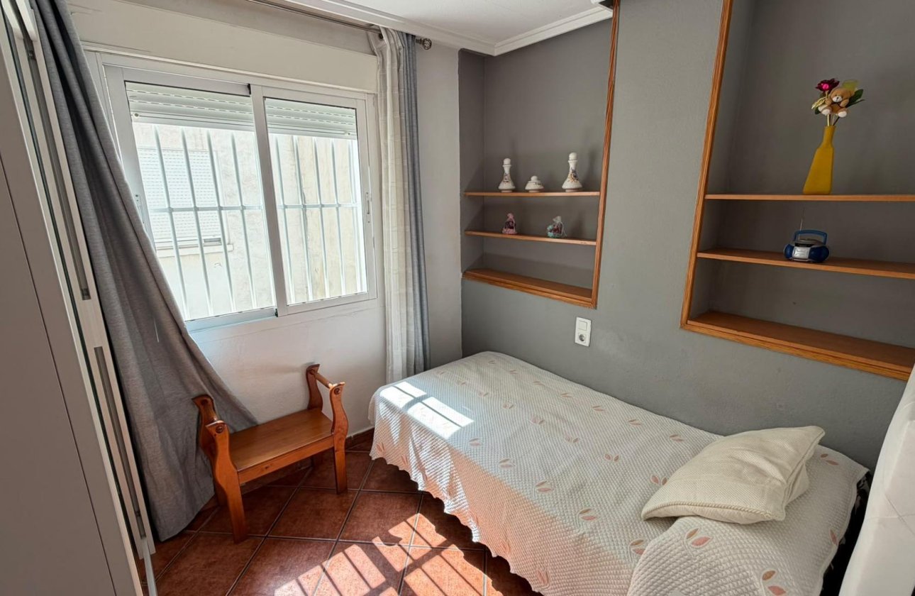 Herverkoop - Appartement -
Torrevieja - Playa del Cura