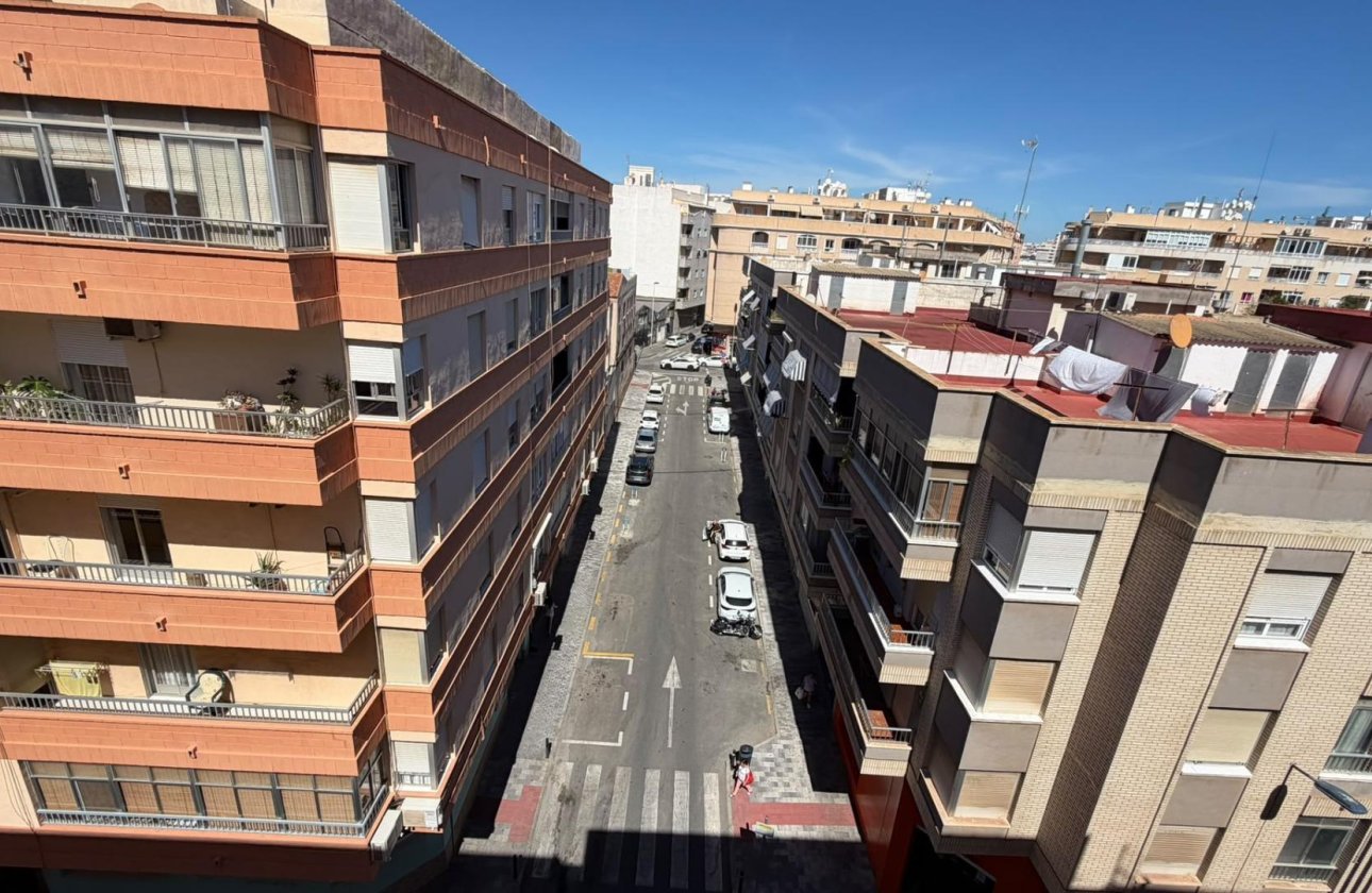 Herverkoop - Appartement -
Torrevieja - Playa del Cura