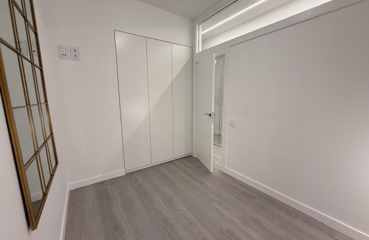 Herverkoop - Appartement -
Torrevieja - Playa del Cura