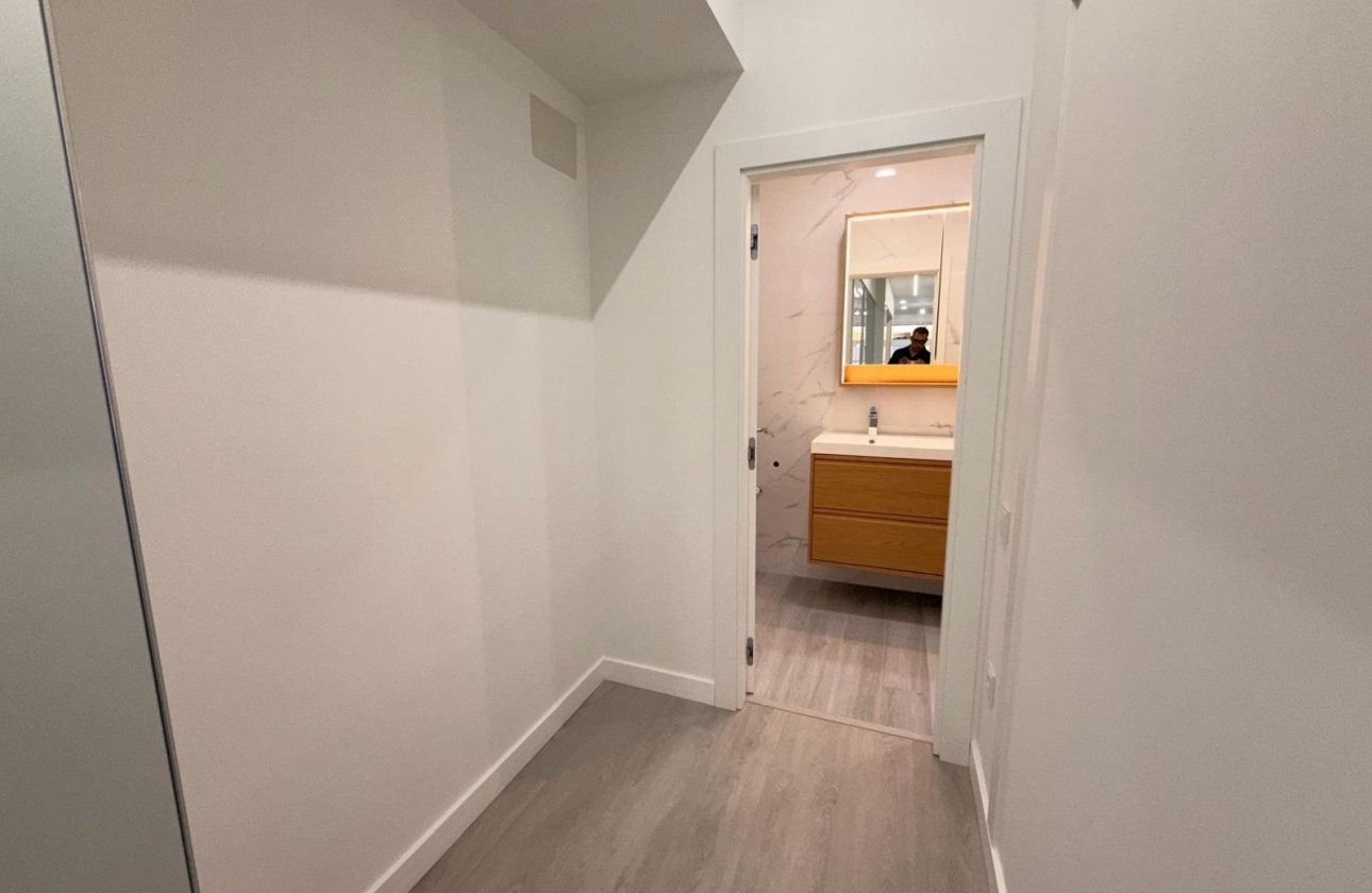 Herverkoop - Appartement -
Torrevieja - Playa del Cura