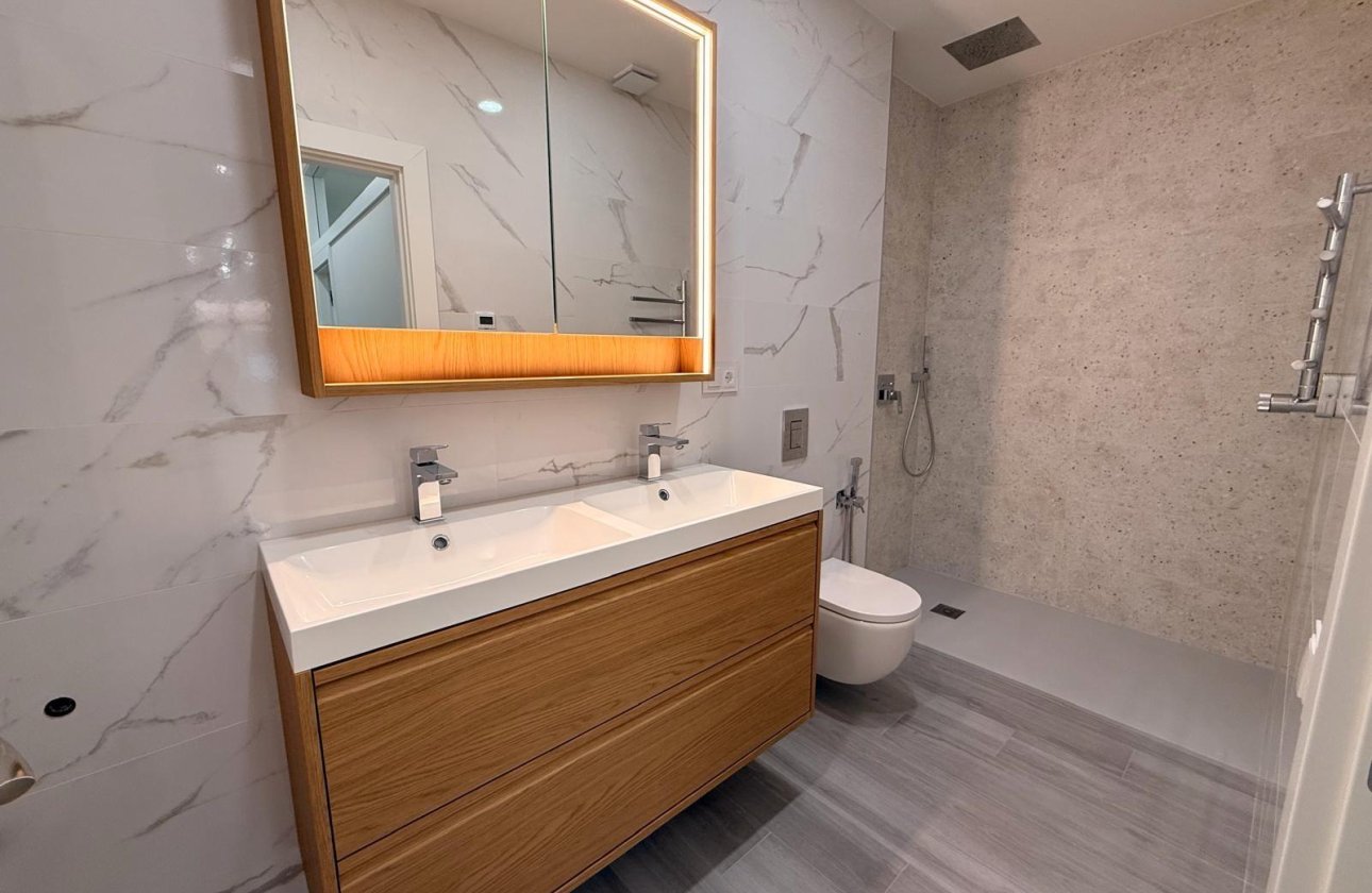 Herverkoop - Appartement -
Torrevieja - Playa del Cura