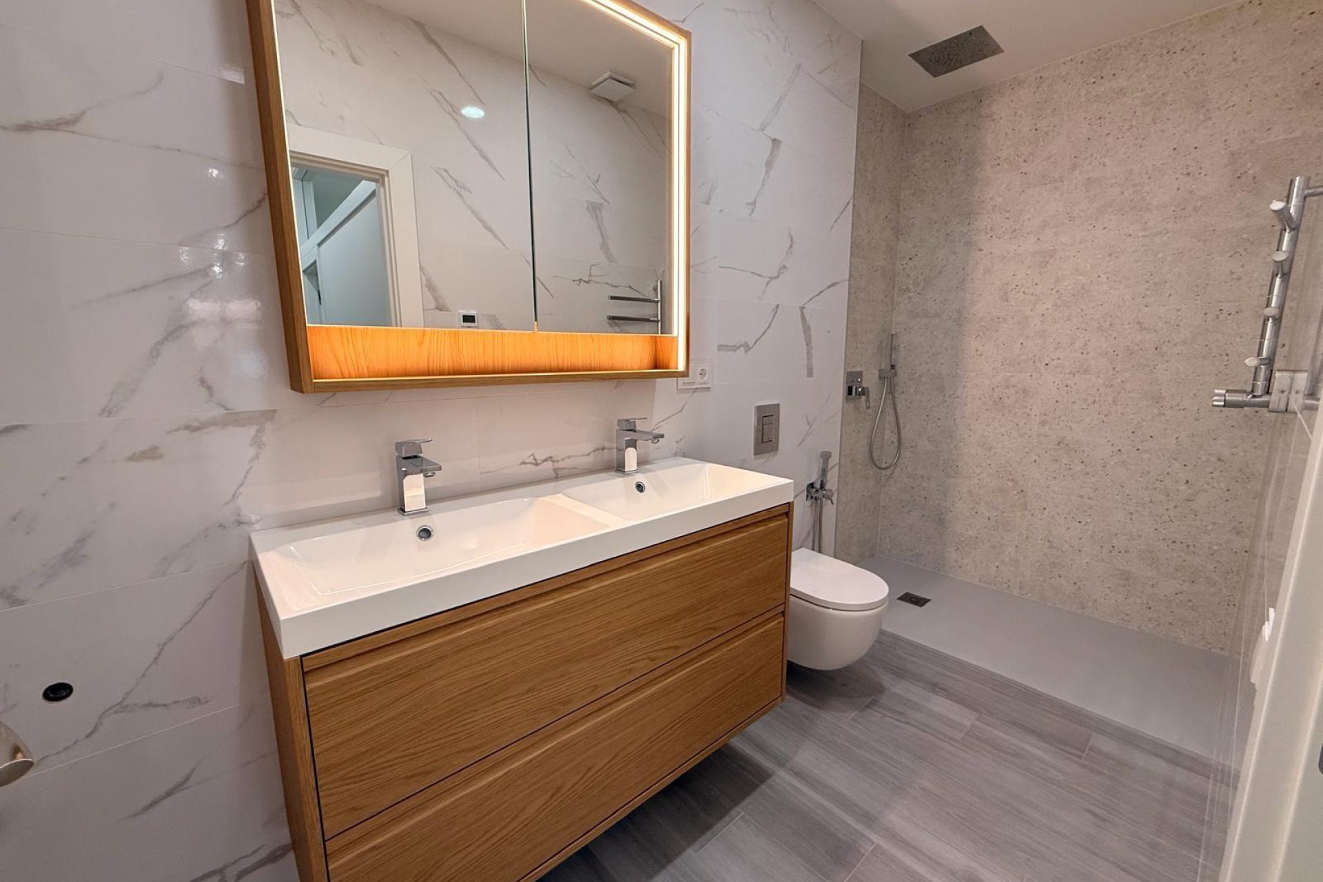 Herverkoop - Appartement -
Torrevieja - Playa del Cura
