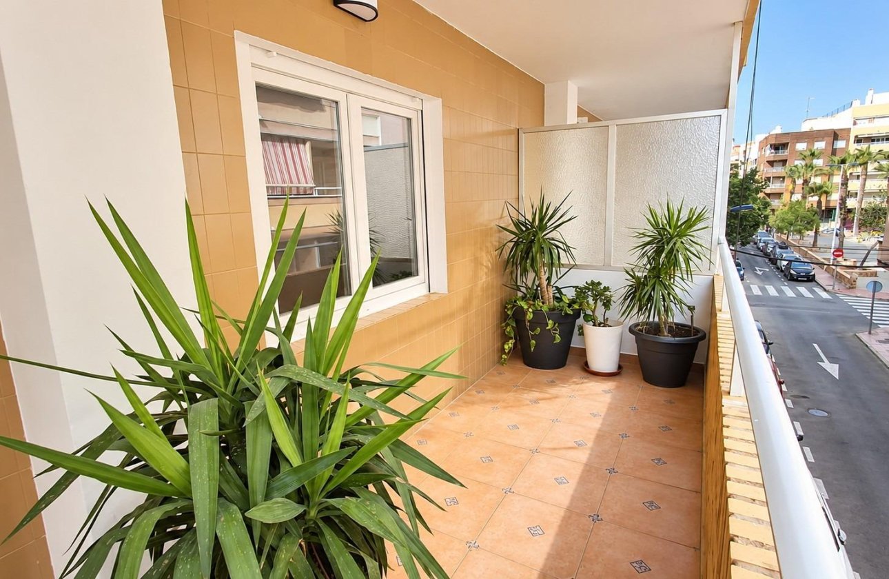 Herverkoop - Appartement -
Torrevieja - Playa del Cura