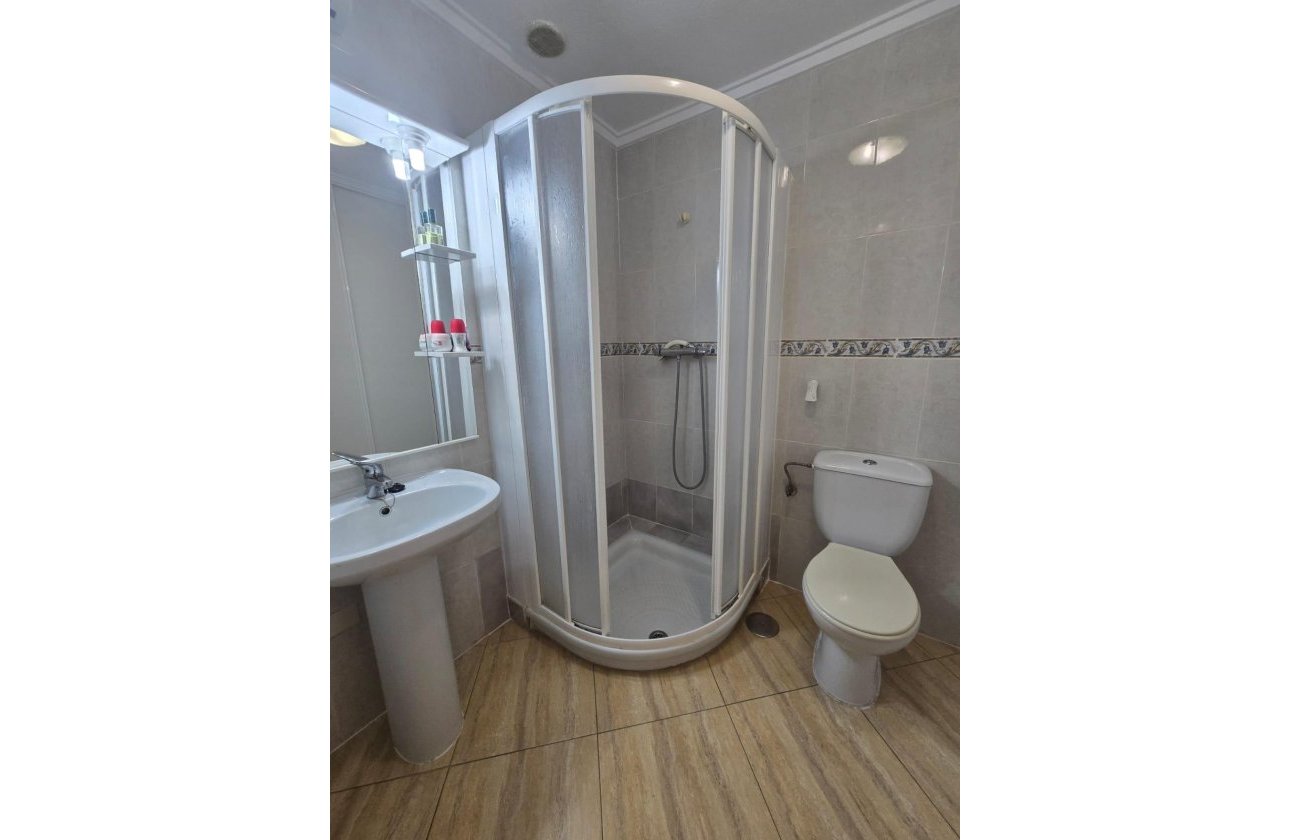 Herverkoop - Appartement -
Torrevieja - Playa del Cura