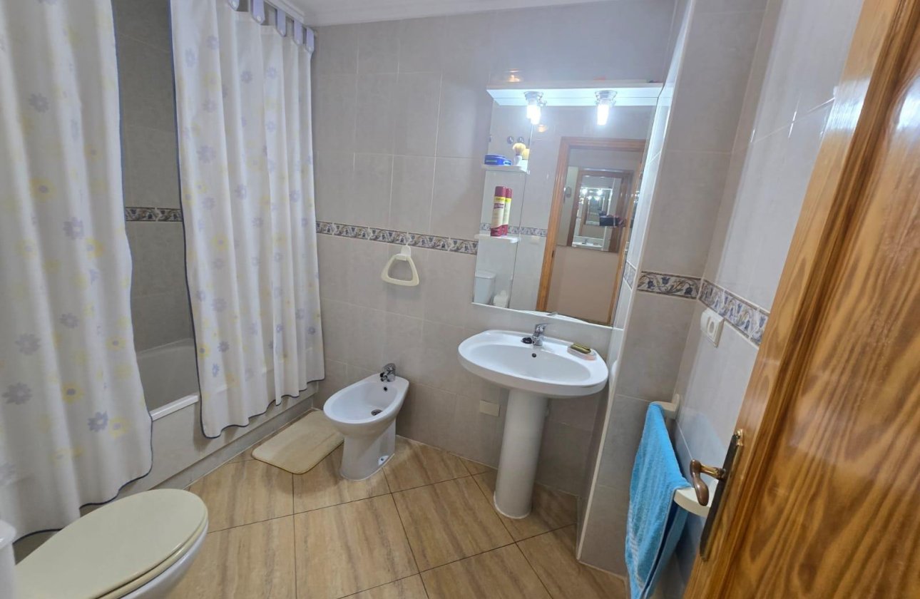 Herverkoop - Appartement -
Torrevieja - Playa del Cura