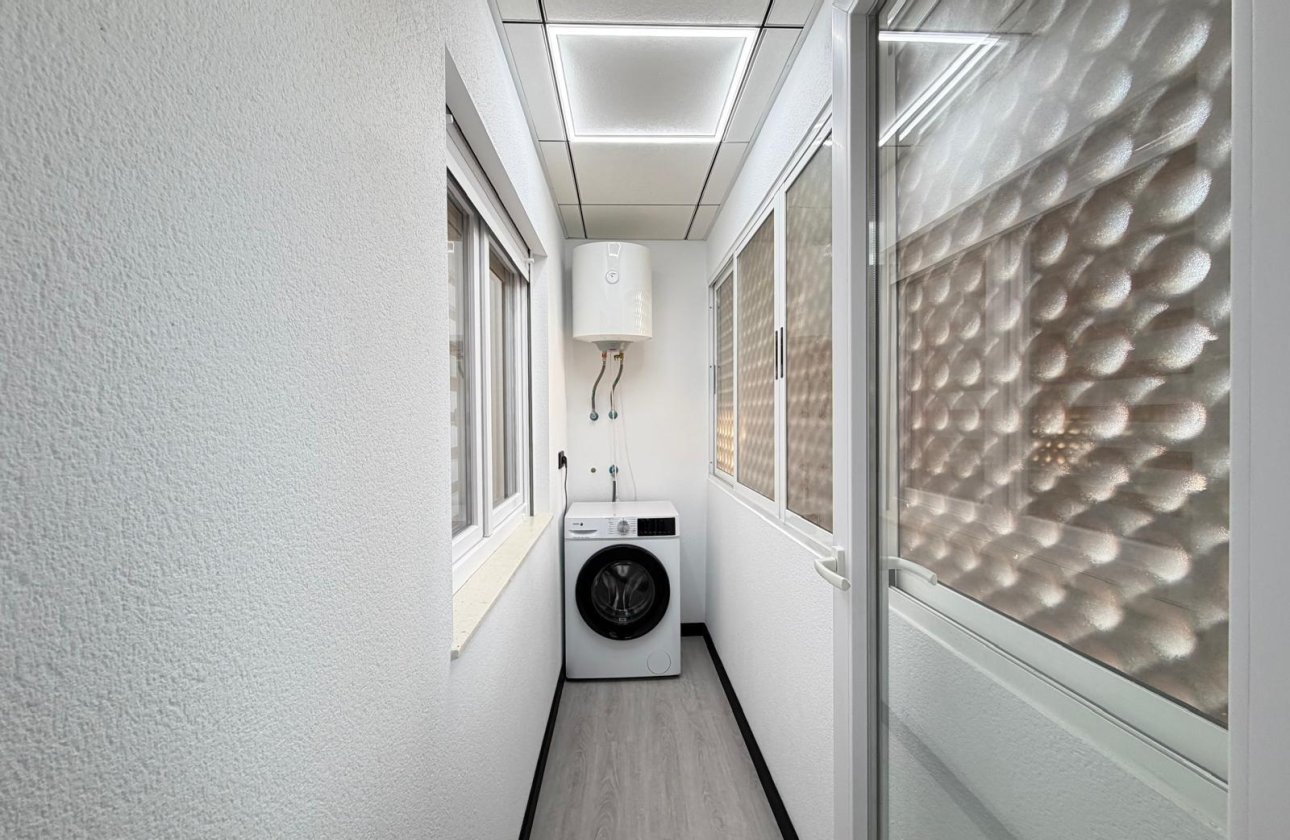 Herverkoop - Appartement -
Torrevieja - Playa del Cura