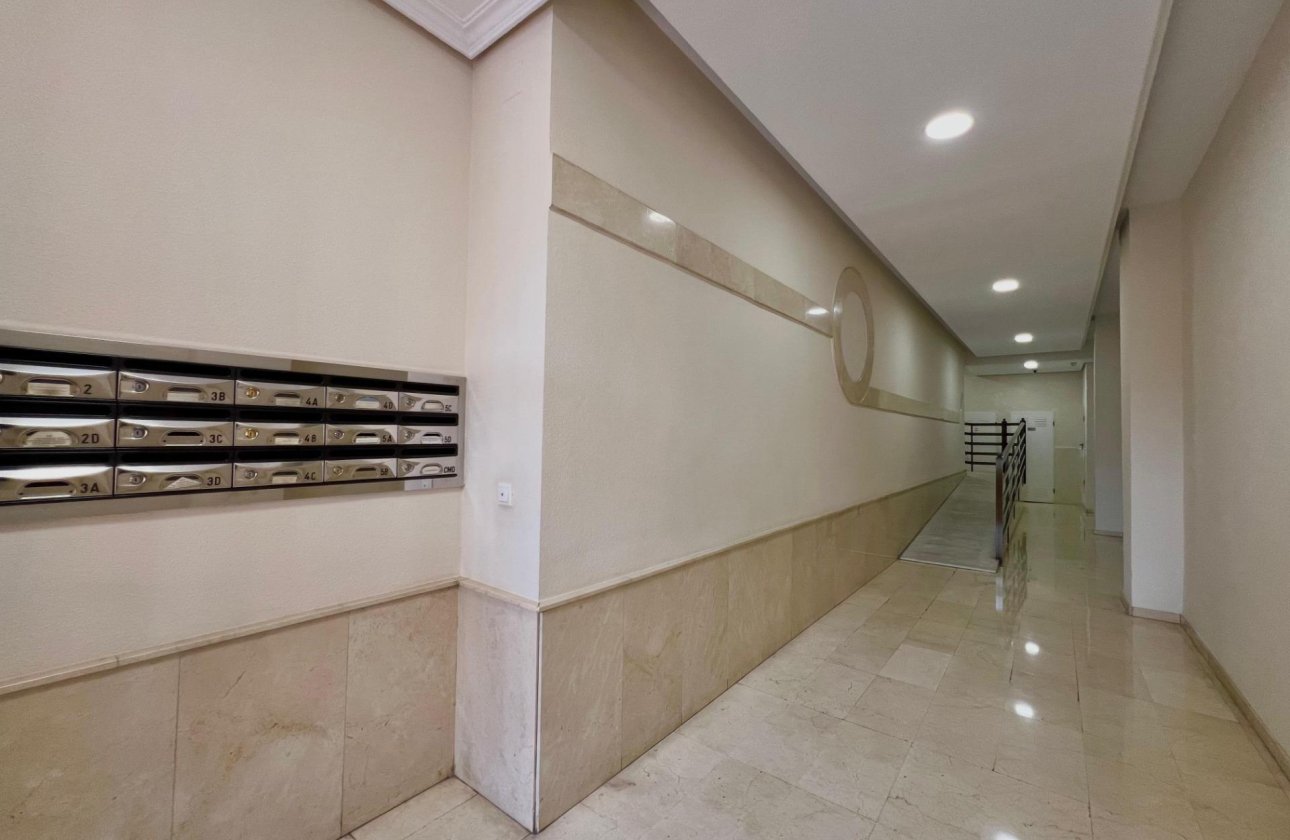 Herverkoop - Appartement -
Torrevieja - Puerto Deportivo