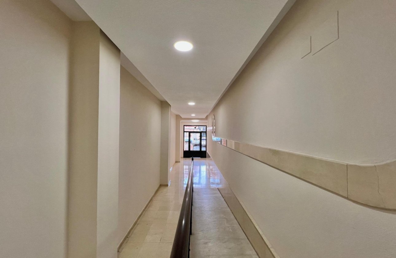Herverkoop - Appartement -
Torrevieja - Puerto Deportivo