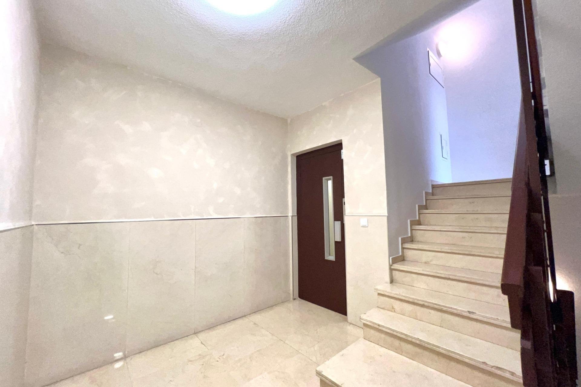 Herverkoop - Appartement -
Torrevieja - Puerto Deportivo