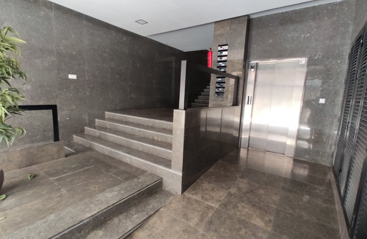 Herverkoop - Appartement -
Torrevieja - Puerto