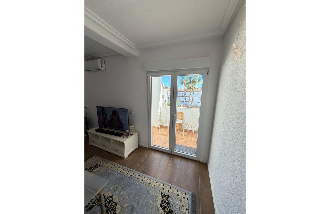 Herverkoop - Appartement -
Torrevieja - Punta Prima