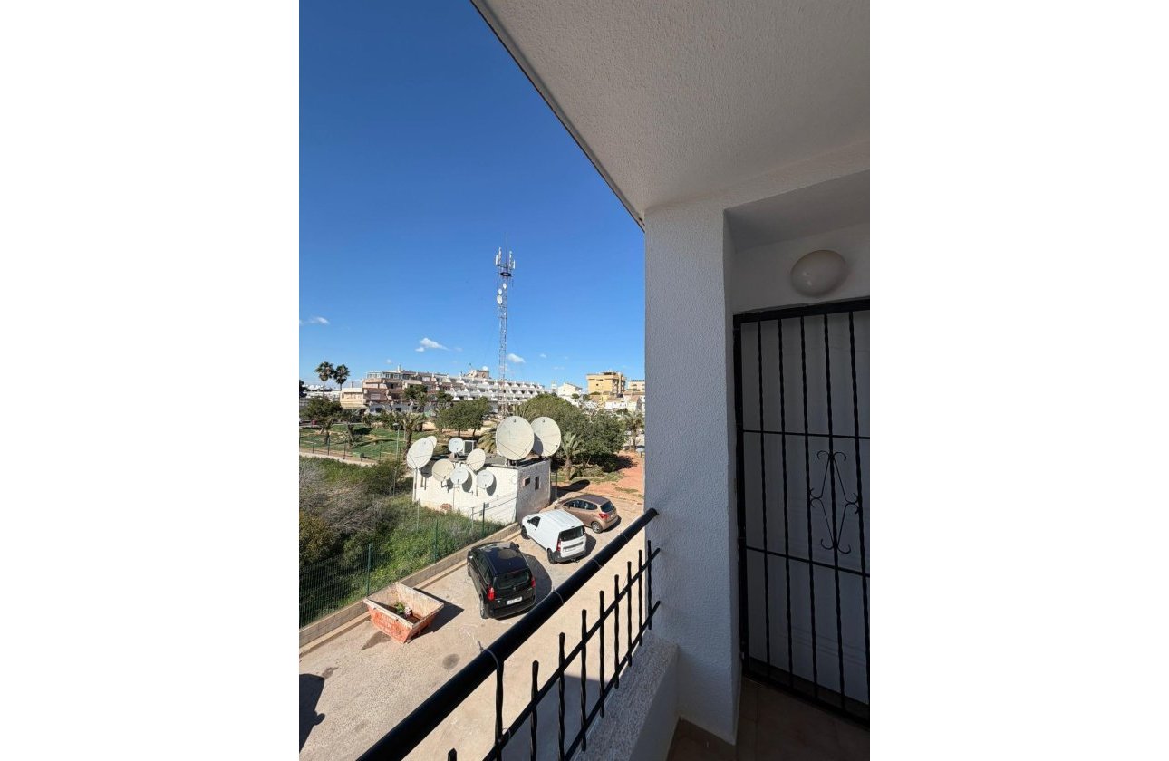 Herverkoop - Appartement -
Torrevieja - Punta Prima