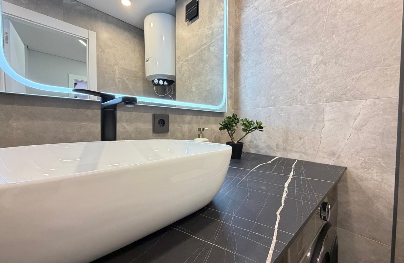 Herverkoop - Appartement -
Torrevieja - Punta Prima