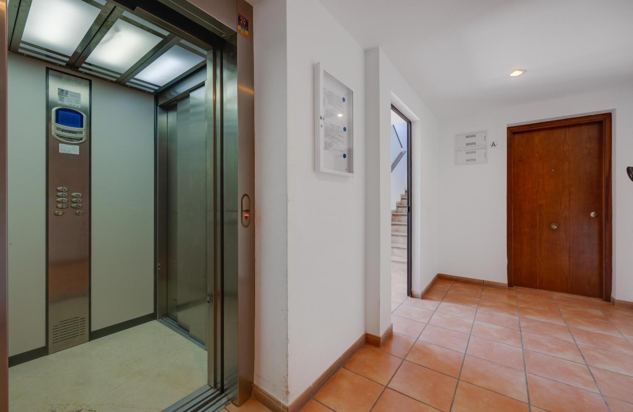 Herverkoop - Appartement -
Torrevieja - Punta Prima