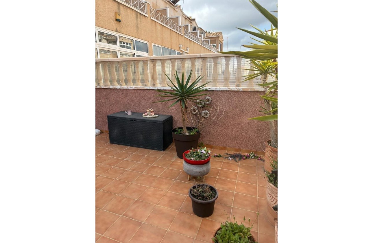 Herverkoop - Bungalow -
Orihuela Costa - Los Almendros-la Florida