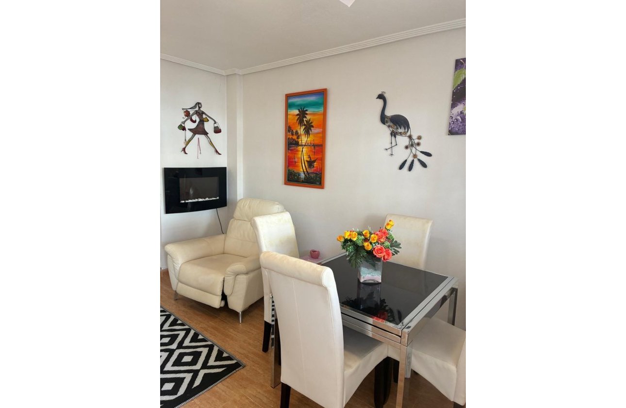 Herverkoop - Bungalow -
Orihuela Costa - Los Almendros-la Florida