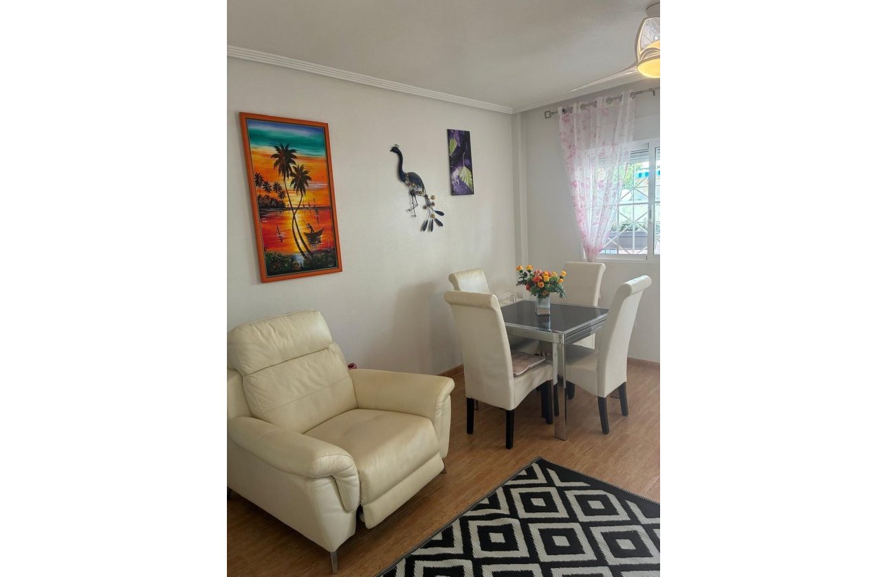 Herverkoop - Bungalow -
Orihuela Costa - Los Almendros-la Florida