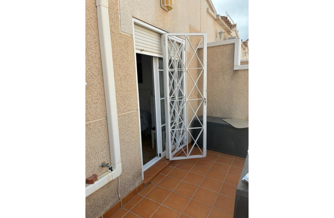 Herverkoop - Bungalow -
Orihuela Costa - Los Almendros-la Florida