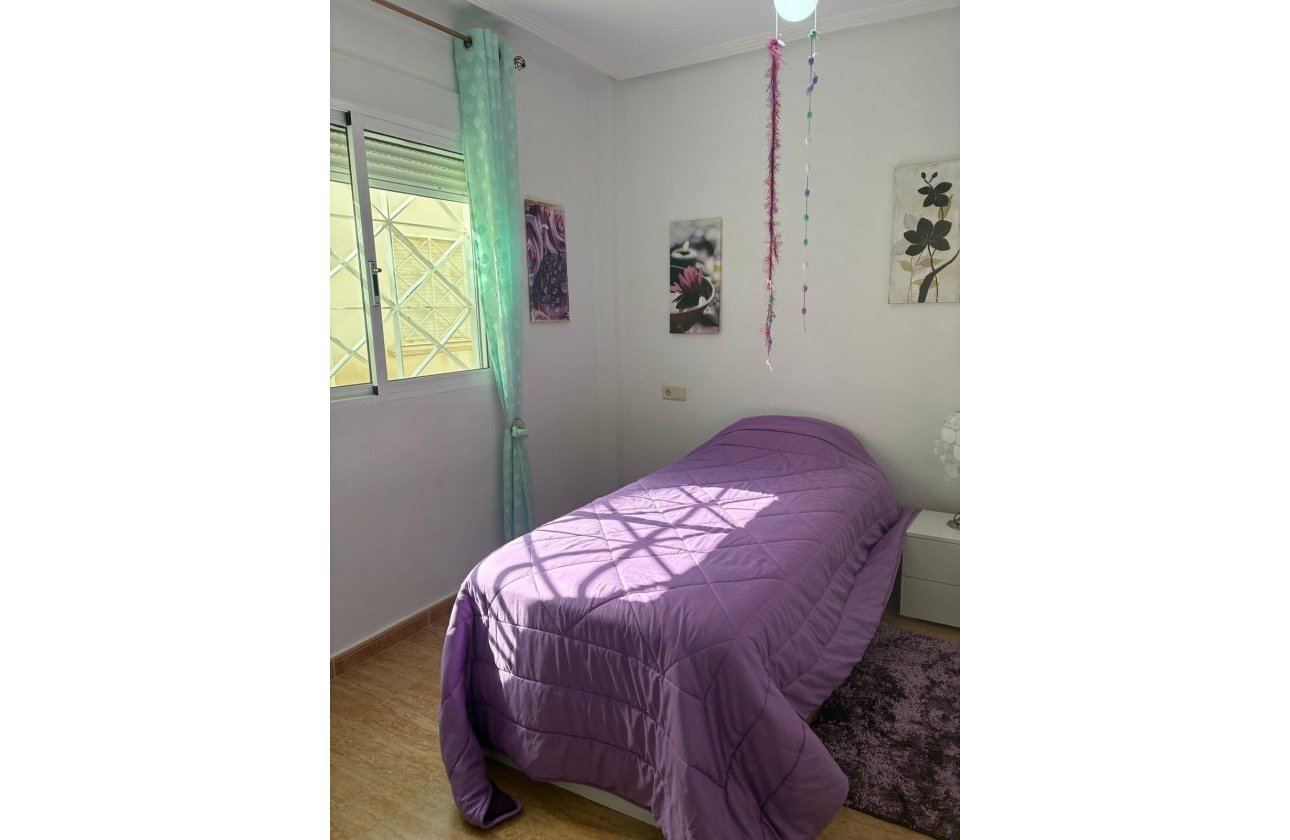 Herverkoop - Bungalow -
Orihuela Costa - Los Almendros-la Florida