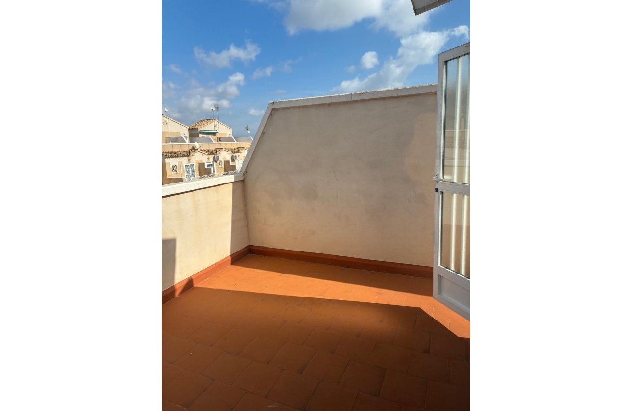 Herverkoop - Bungalow -
Orihuela Costa - Los Almendros-la Florida