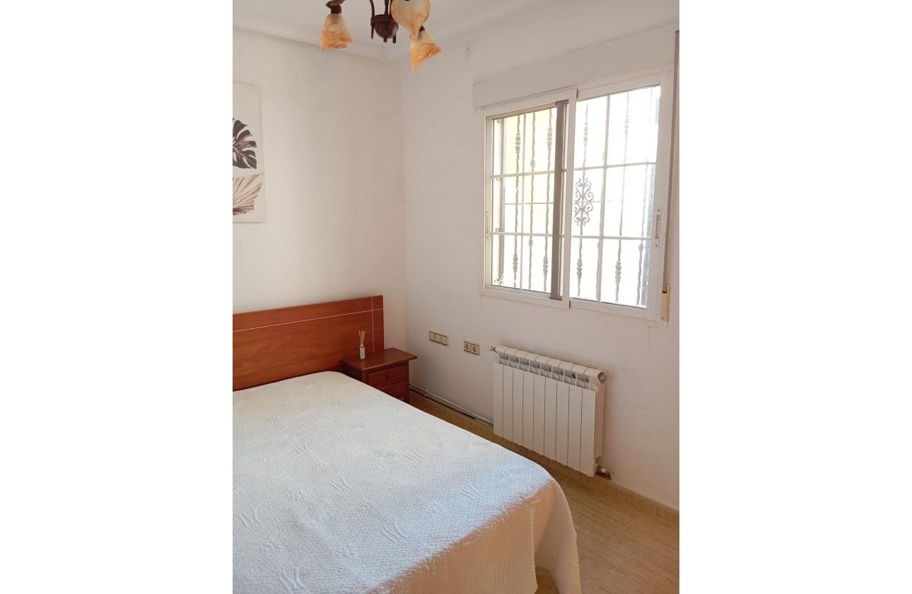 Herverkoop - Bungalow -
Orihuela Costa - PAU 26