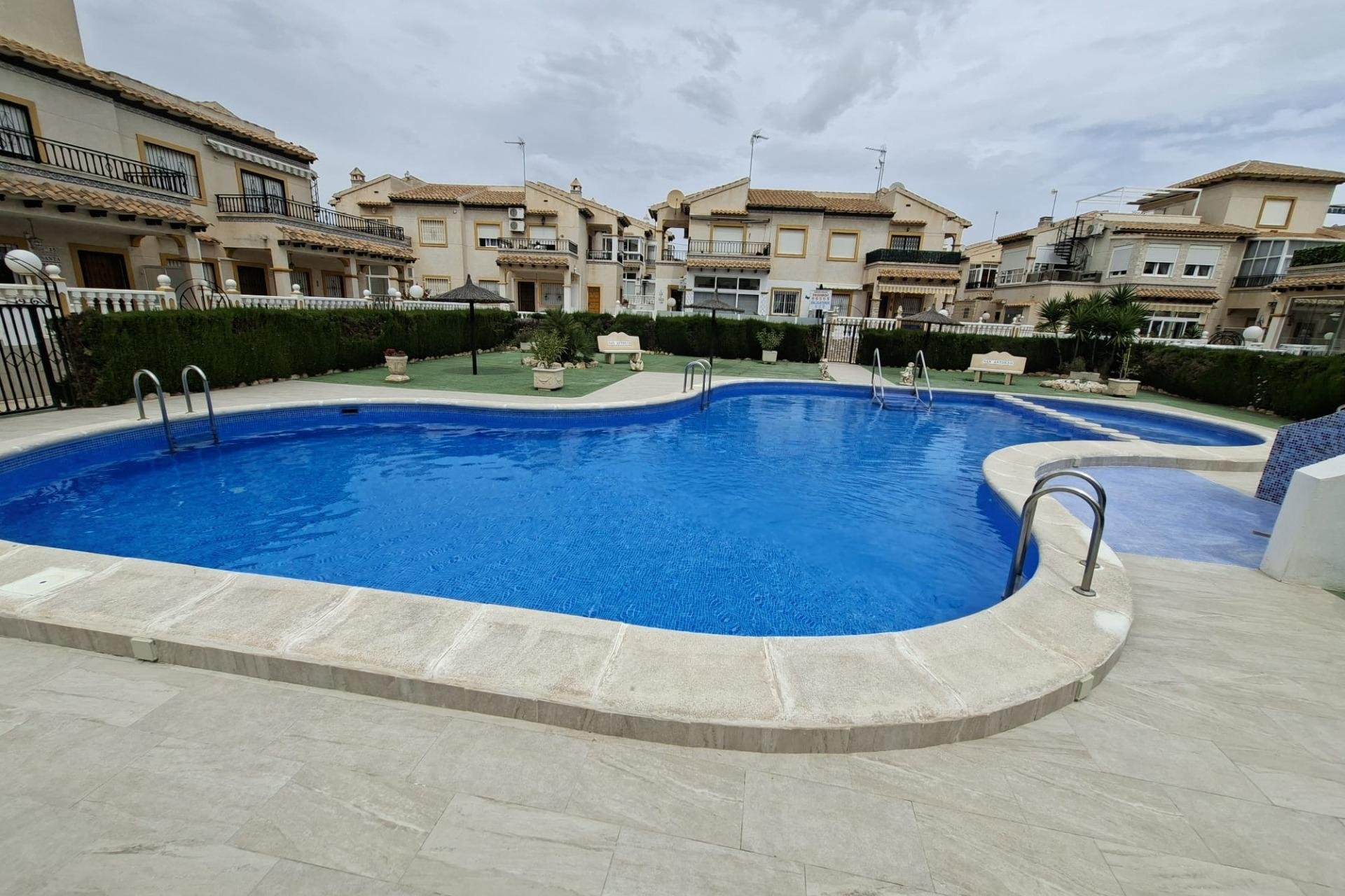 Herverkoop - Bungalow -
Orihuela Costa - Punta Prima