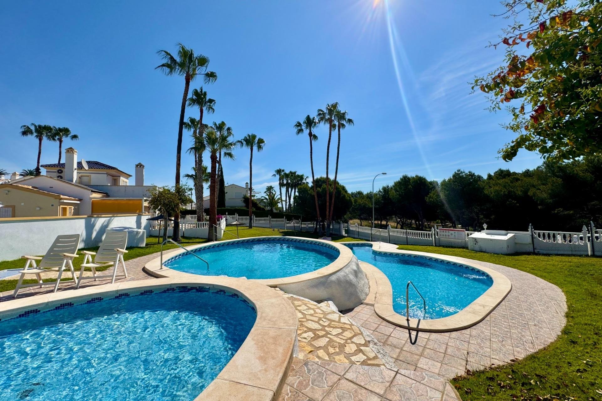 Herverkoop - Bungalow -
Orihuela Costa - Villamartín-las Filipinas
