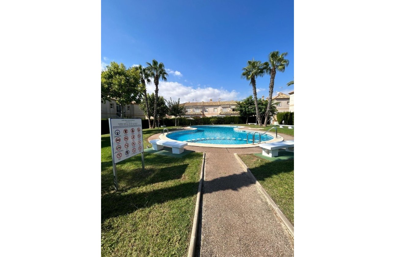 Herverkoop - Bungalow -
Torrevieja - Aguas Nuevas