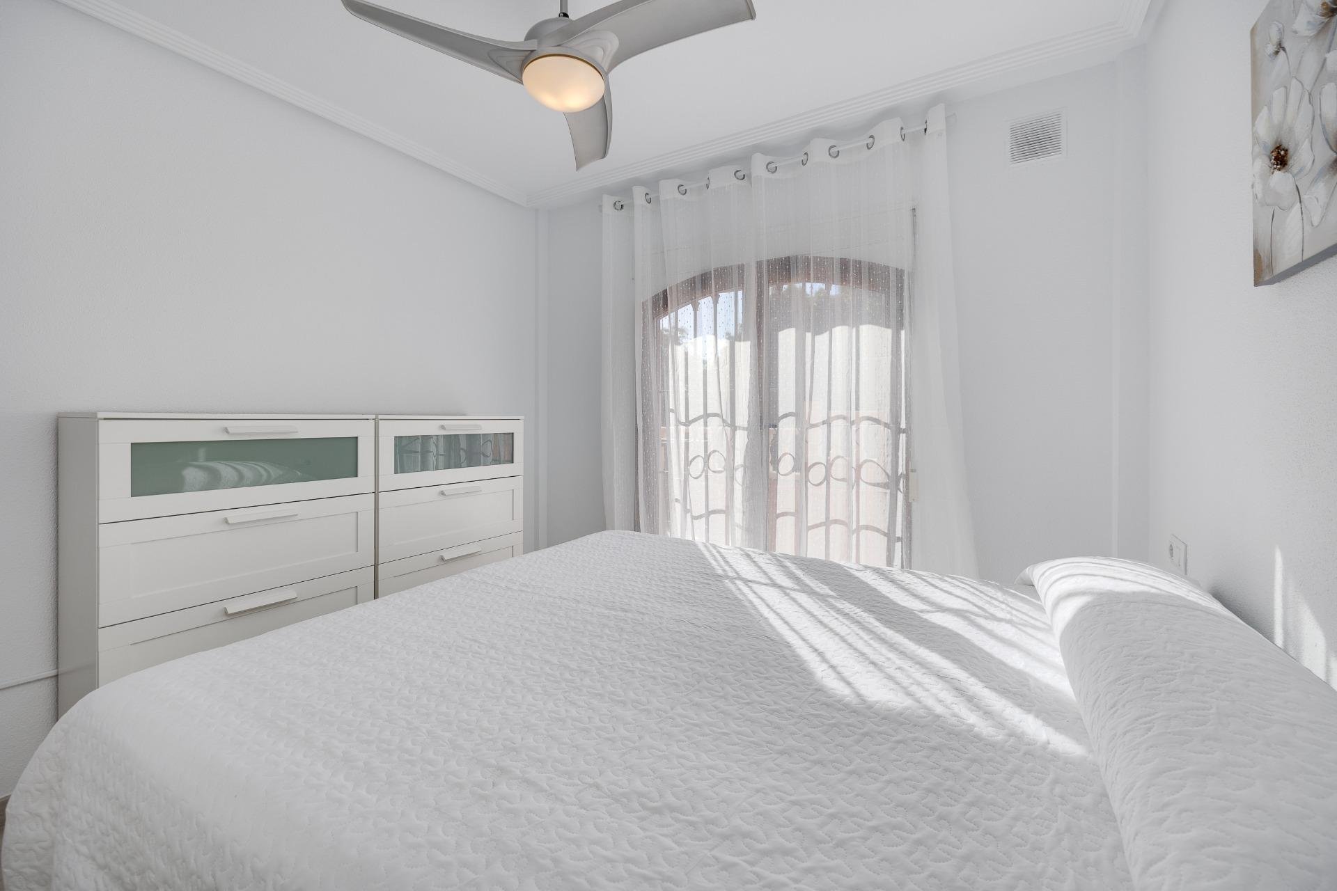 Herverkoop - Bungalow -
Torrevieja - Aguas Nuevas