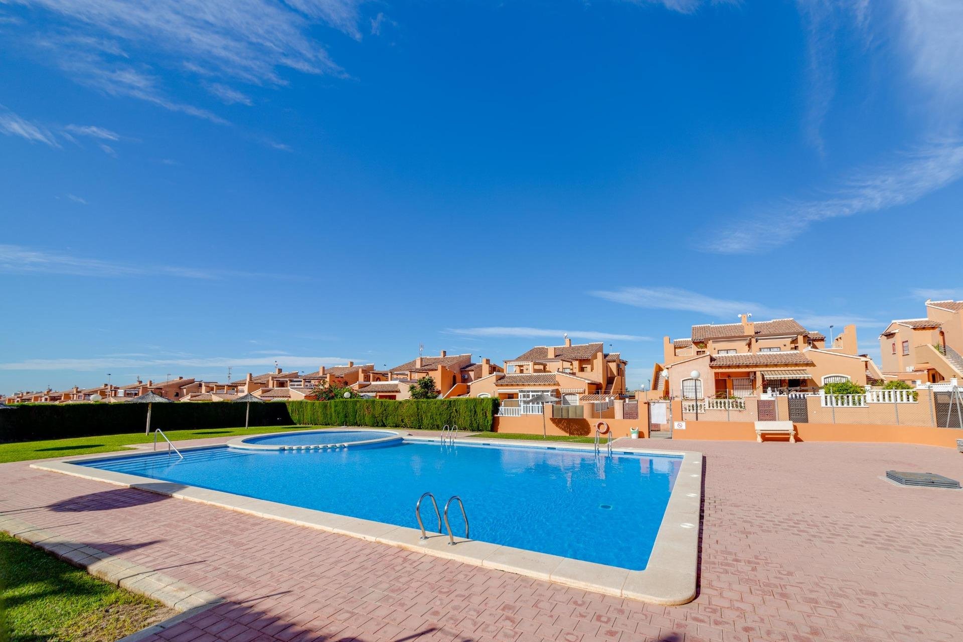 Herverkoop - Bungalow -
Torrevieja - Aguas Nuevas