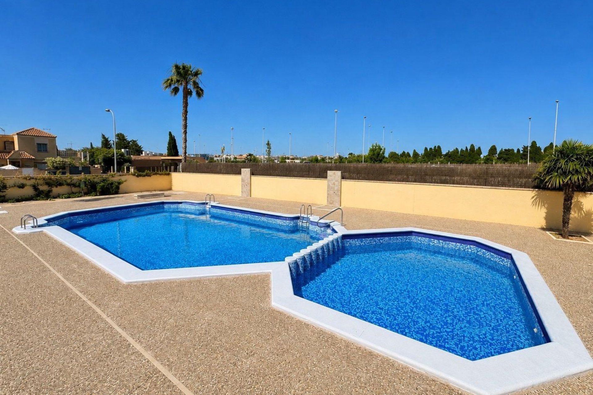 Herverkoop - Bungalow -
Torrevieja - Carrefour