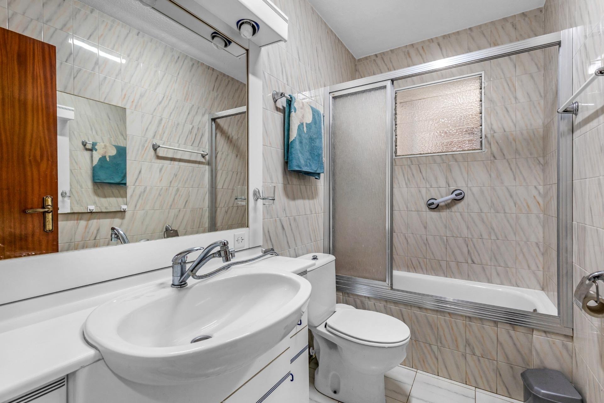 Herverkoop - Bungalow -
Torrevieja - Centro