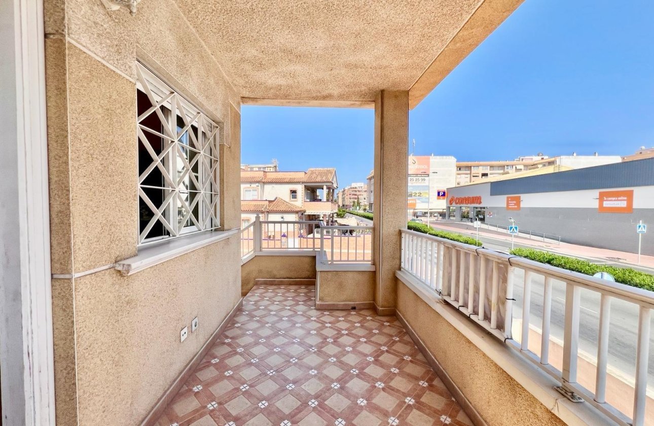 Herverkoop - Bungalow -
Torrevieja - Centro