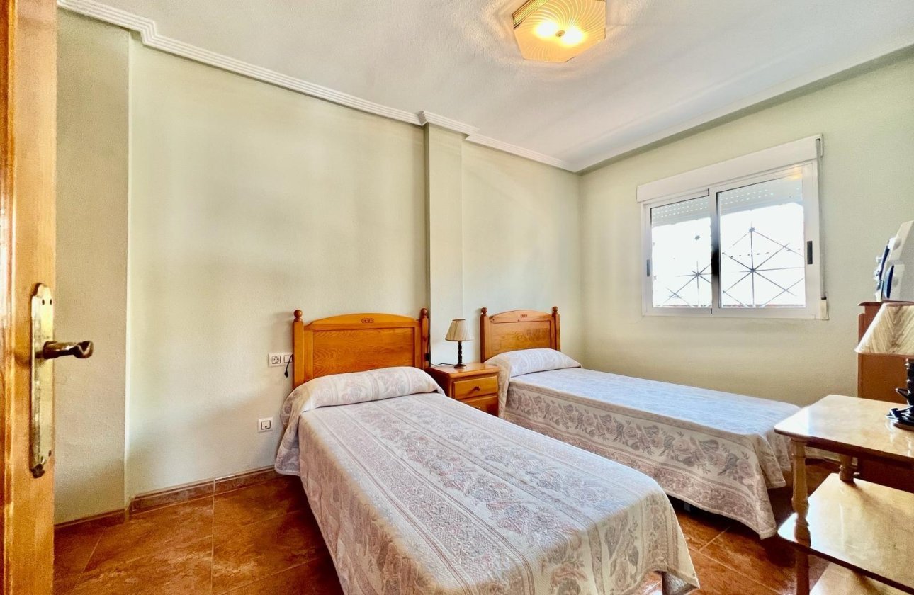 Herverkoop - Bungalow -
Torrevieja - Centro