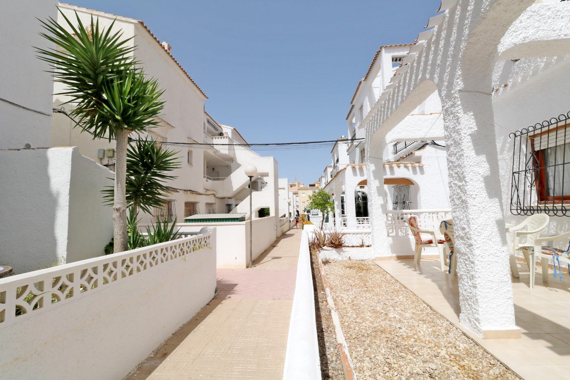 Herverkoop - Bungalow -
Torrevieja - El Acequión - Los Náufragos