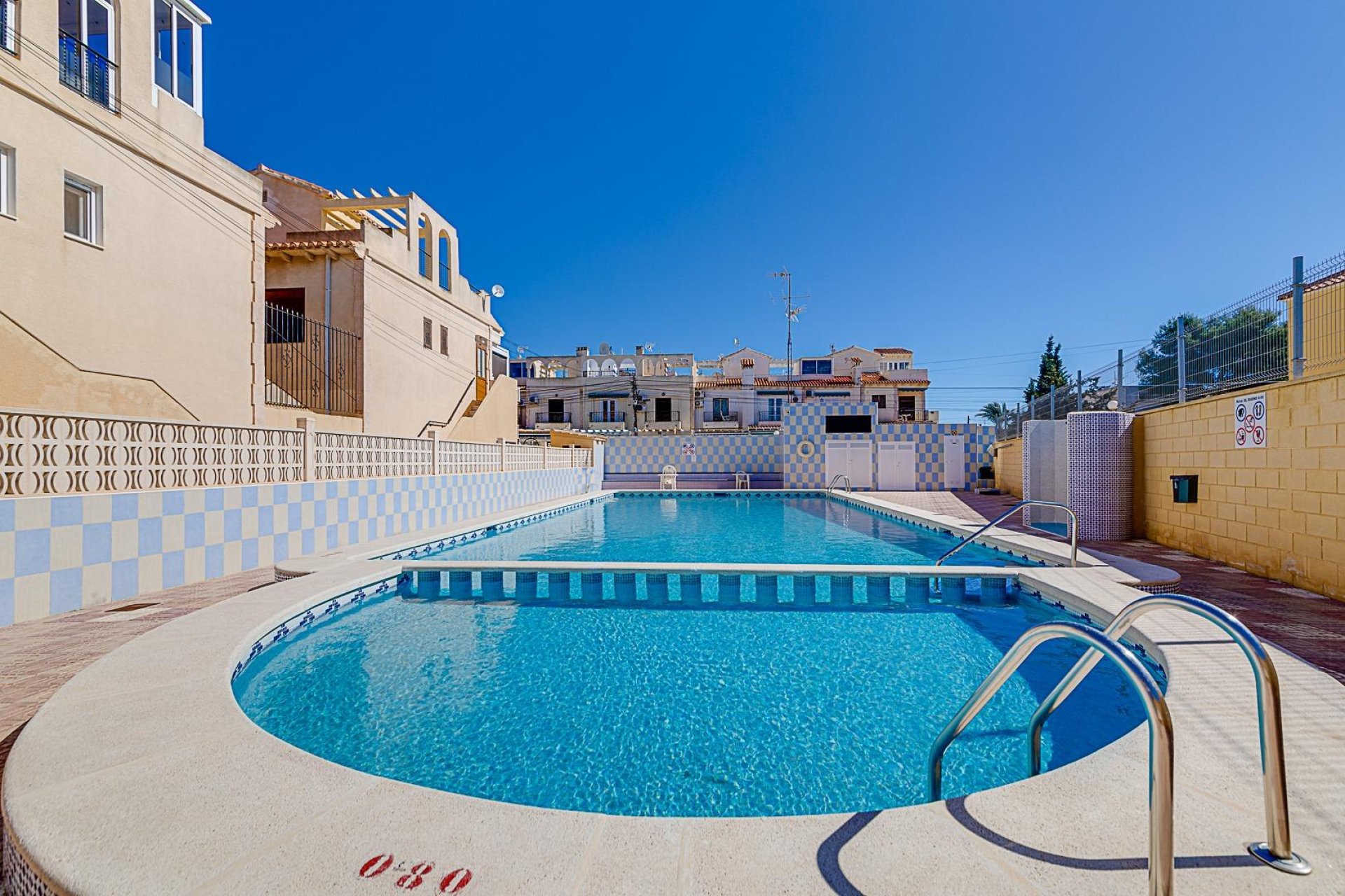 Herverkoop - Bungalow -
Torrevieja - La Siesta - El Salado - Torreta