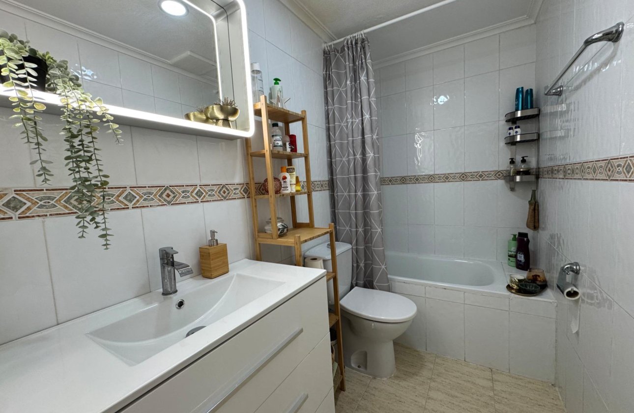 Herverkoop - Bungalow -
Torrevieja - La Siesta - El Salado - Torreta
