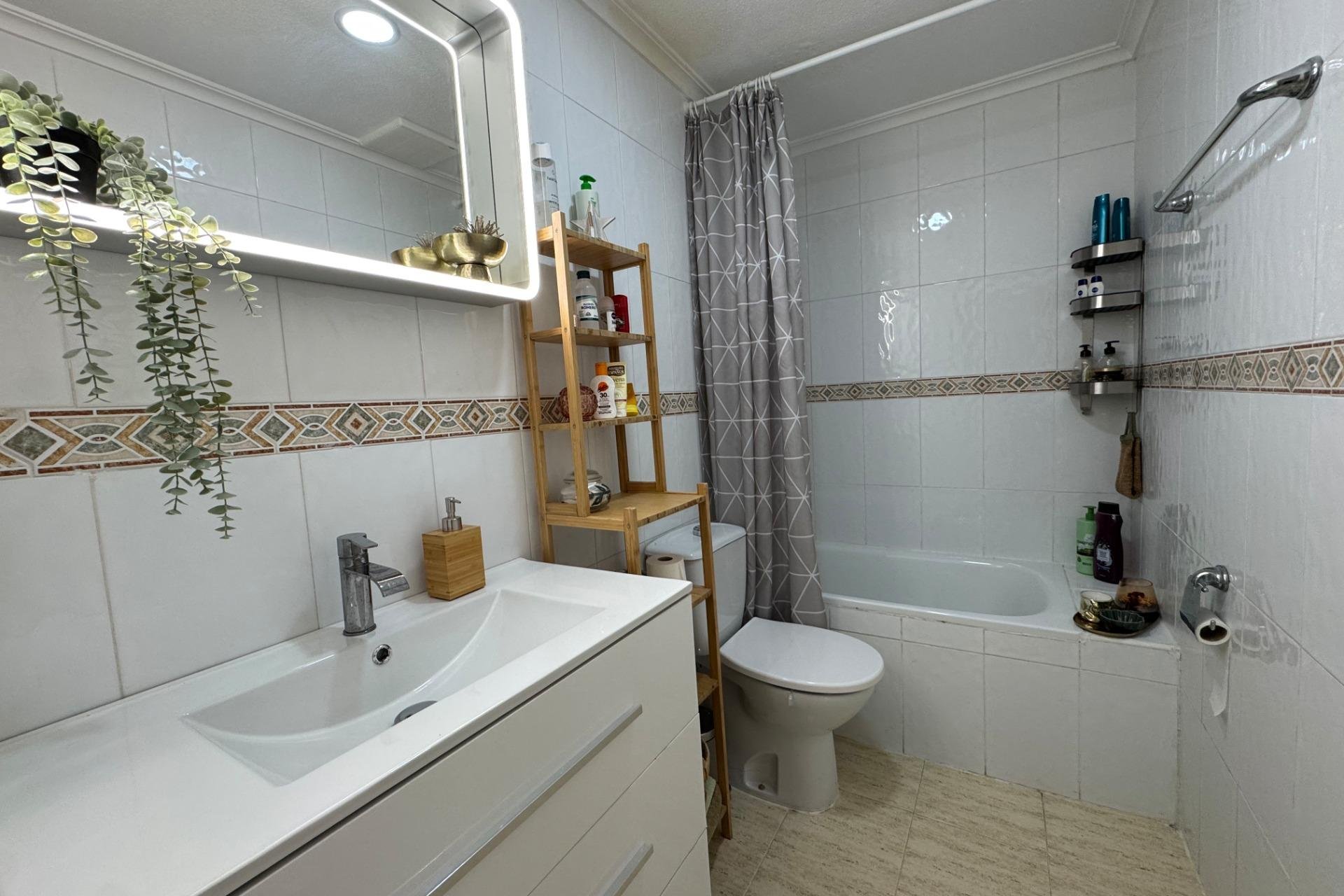 Herverkoop - Bungalow -
Torrevieja - La Siesta - El Salado - Torreta