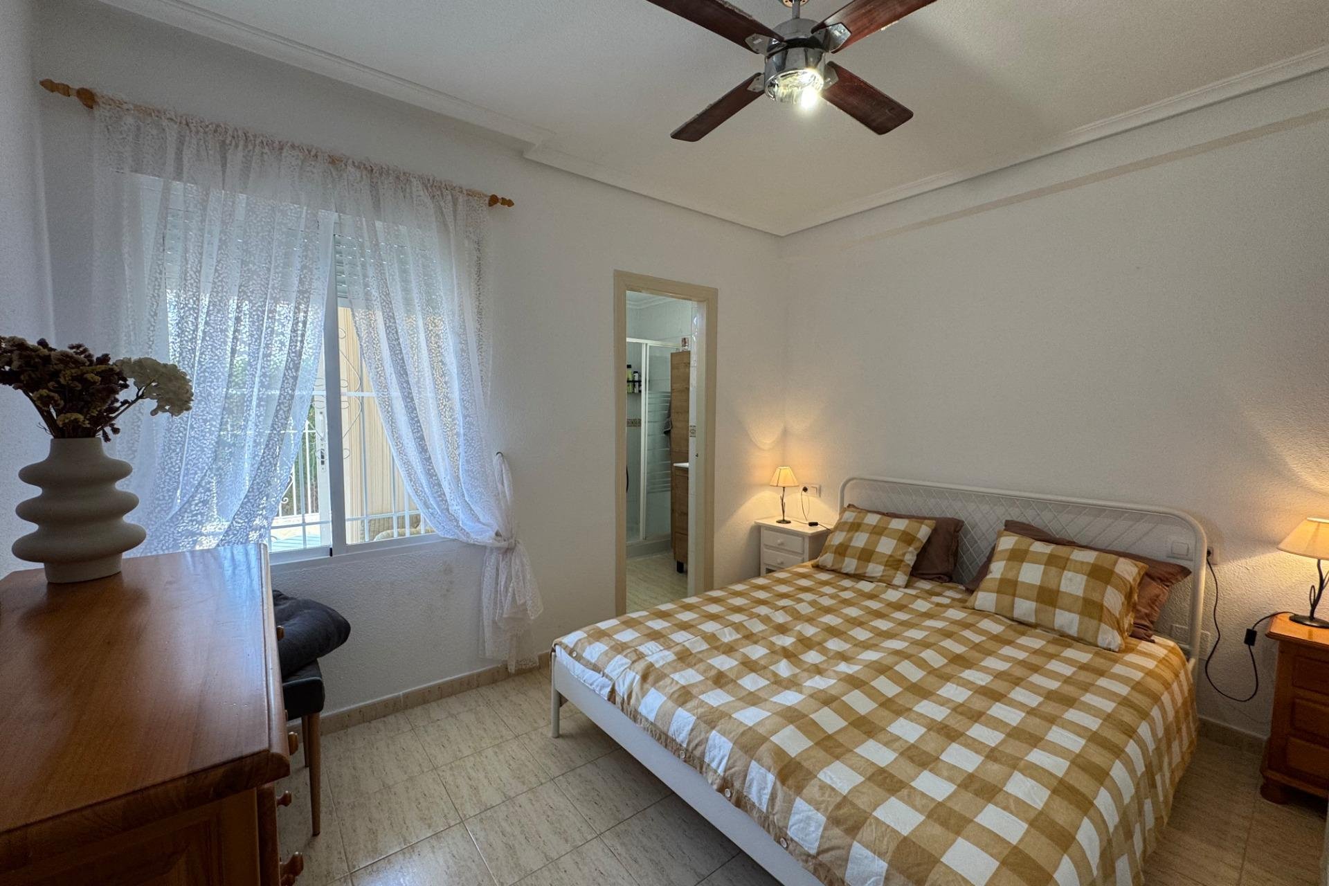 Herverkoop - Bungalow -
Torrevieja - La Siesta - El Salado - Torreta