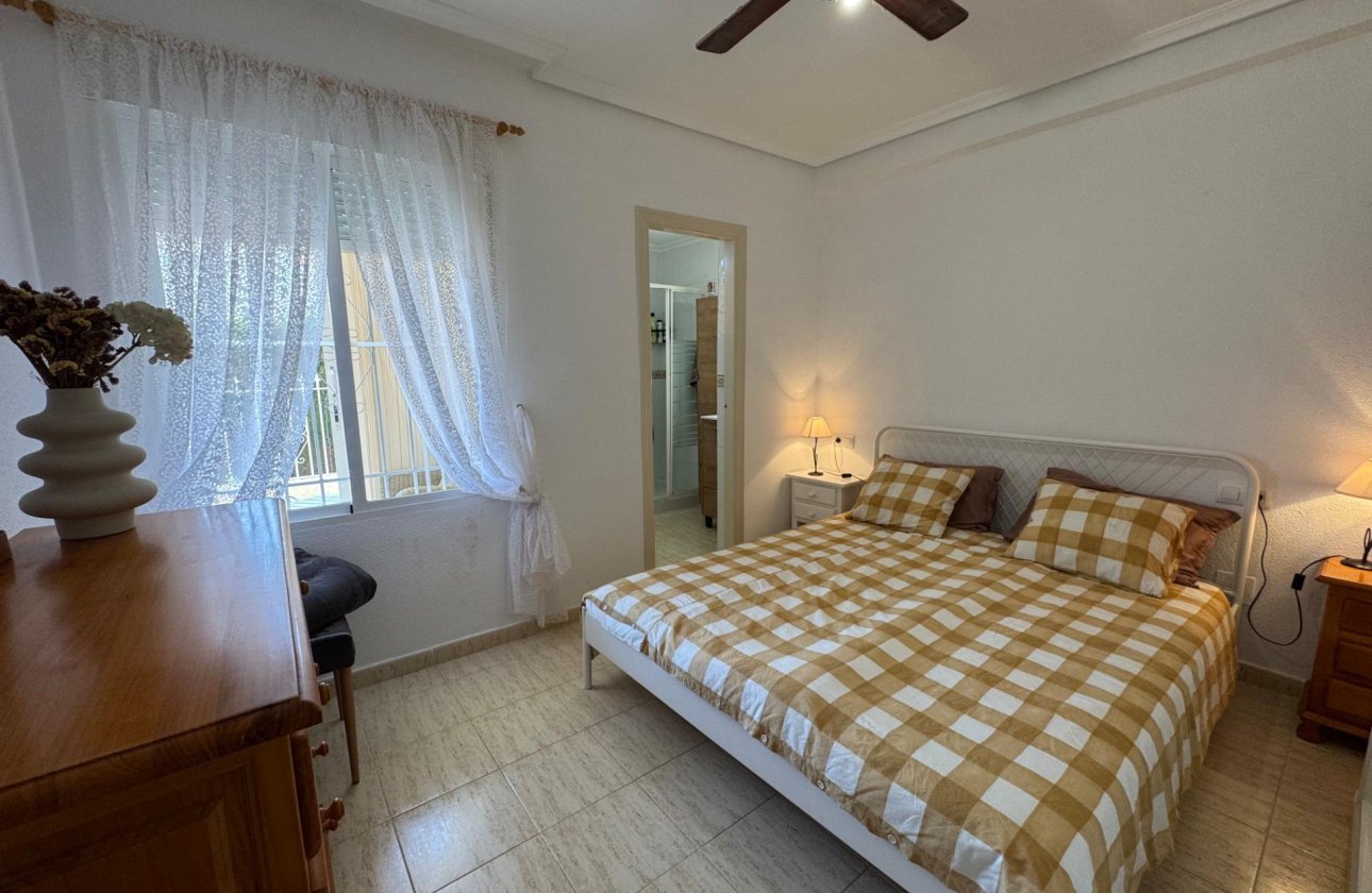Herverkoop - Bungalow -
Torrevieja - La Siesta - El Salado - Torreta