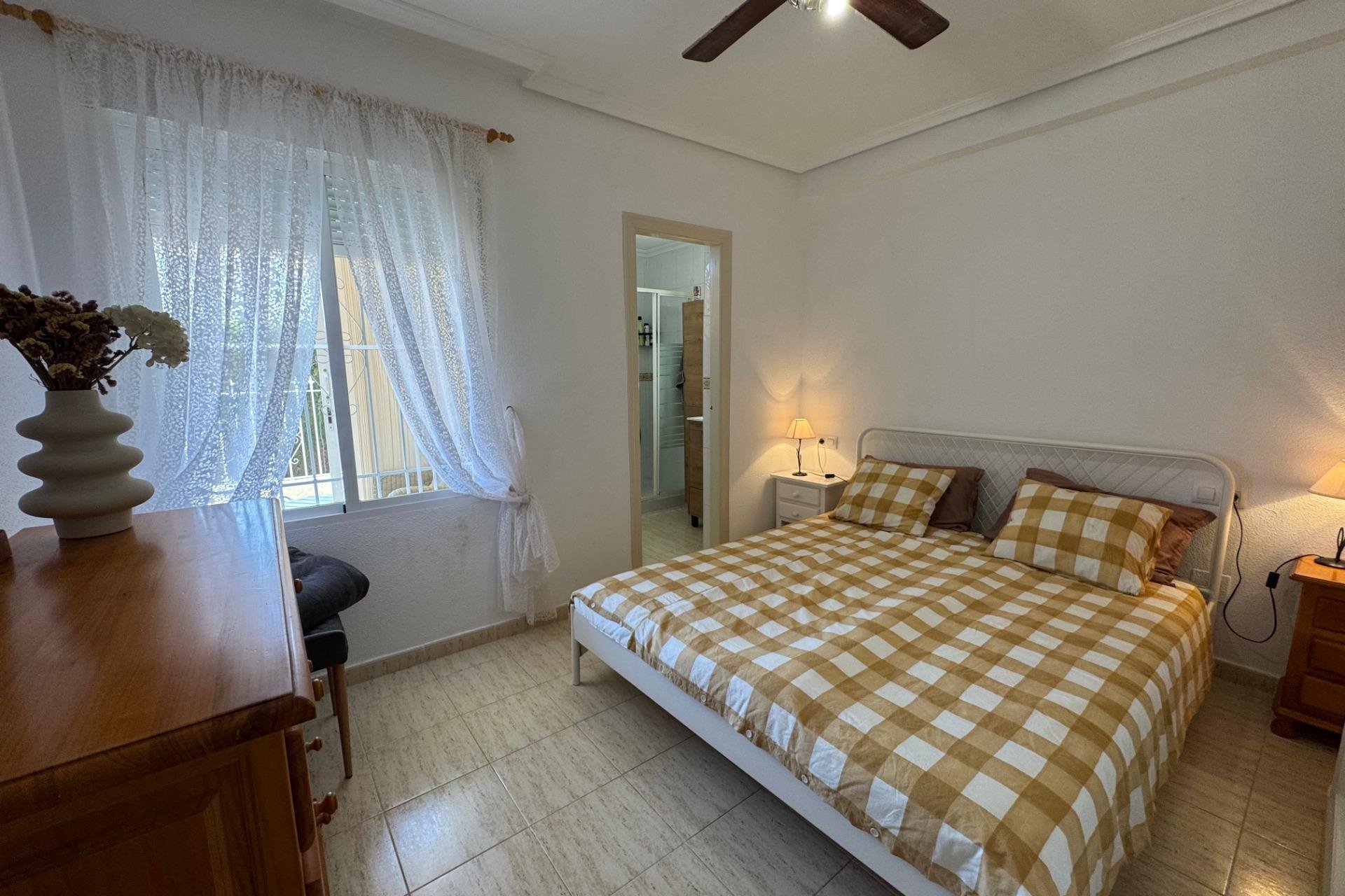 Herverkoop - Bungalow -
Torrevieja - La Siesta - El Salado - Torreta