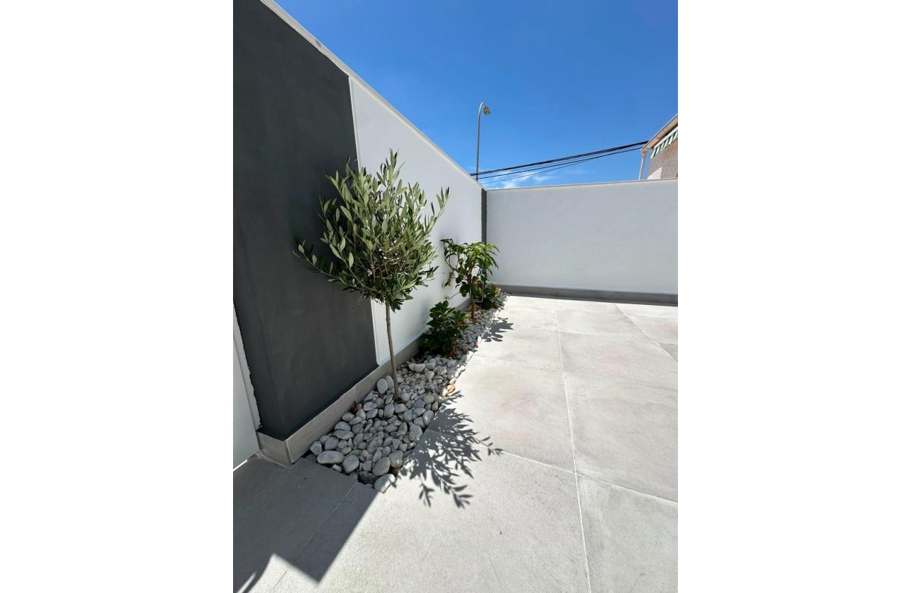 Herverkoop - Bungalow -
Torrevieja - La Siesta - El Salado - Torreta