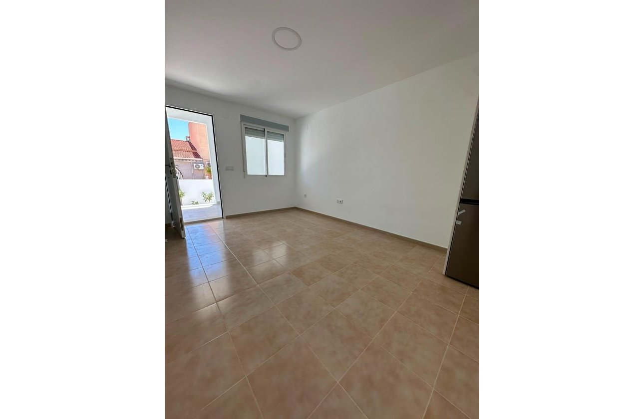 Herverkoop - Bungalow -
Torrevieja - La Siesta - El Salado - Torreta