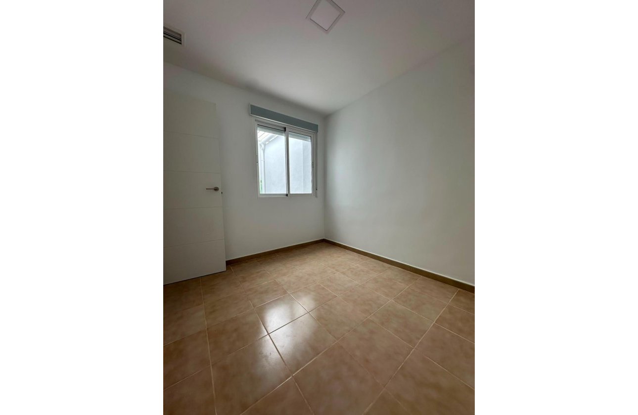 Herverkoop - Bungalow -
Torrevieja - La Siesta - El Salado - Torreta