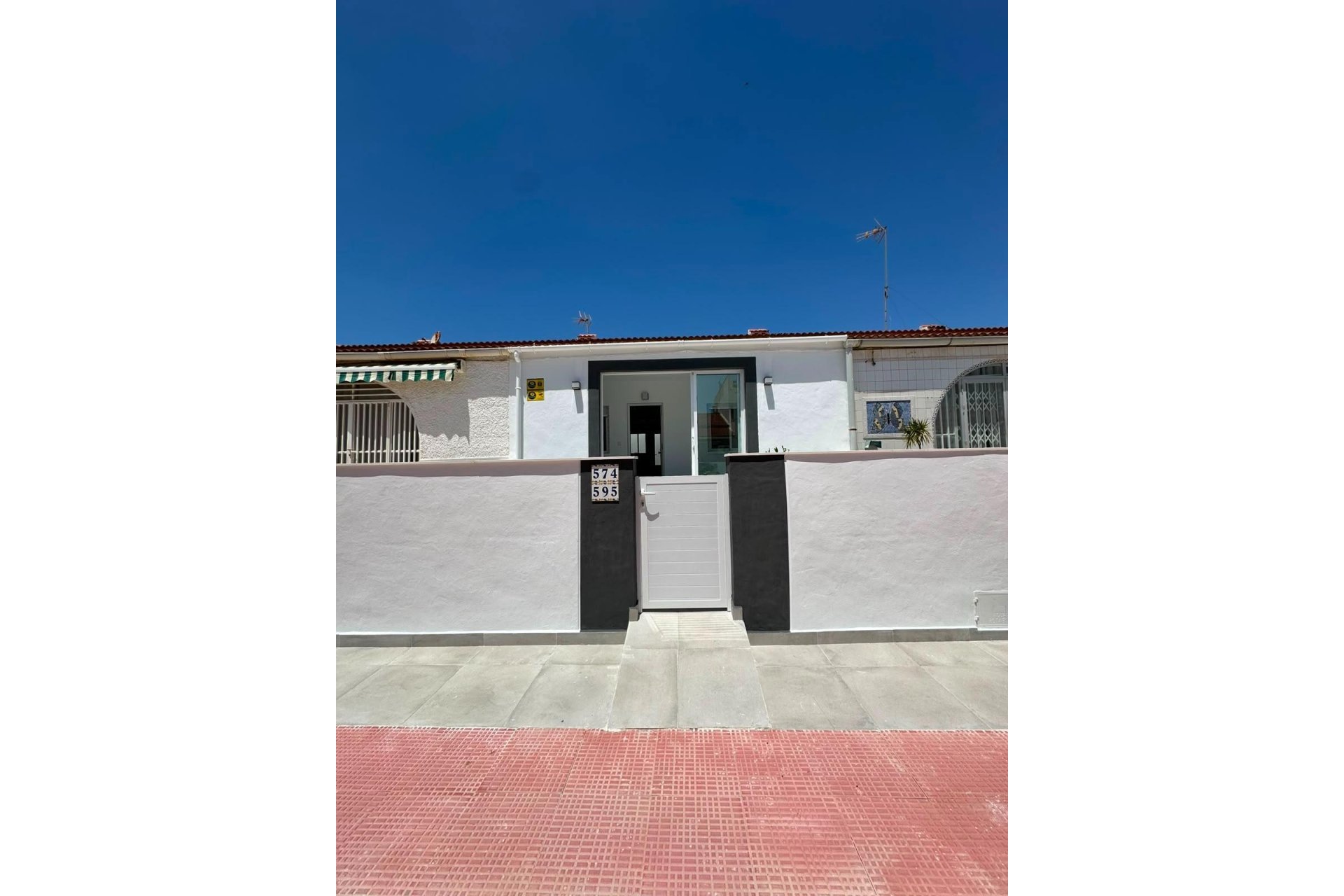 Herverkoop - Bungalow -
Torrevieja - La Siesta - El Salado - Torreta