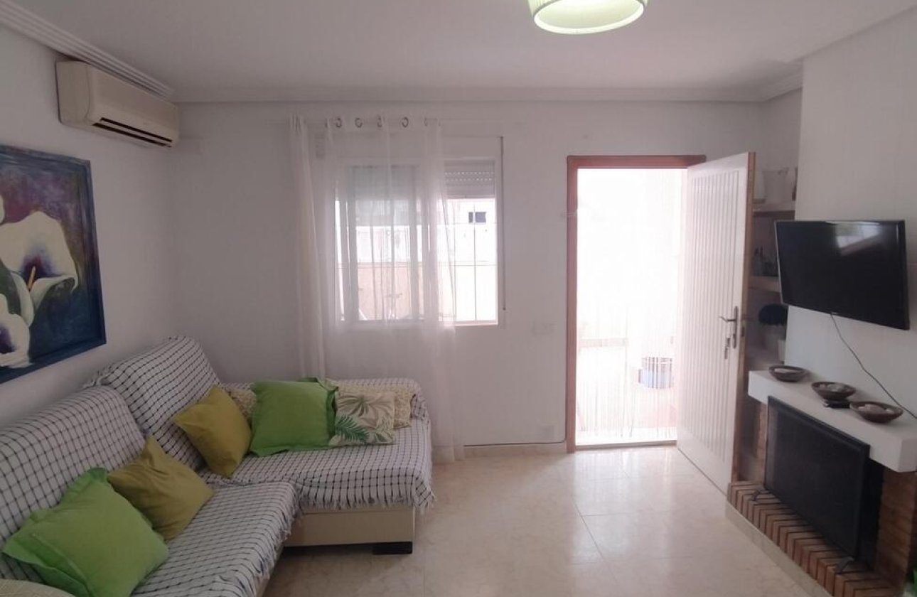 Herverkoop - Bungalow -
Torrevieja - LA VELETA MAR AZUL