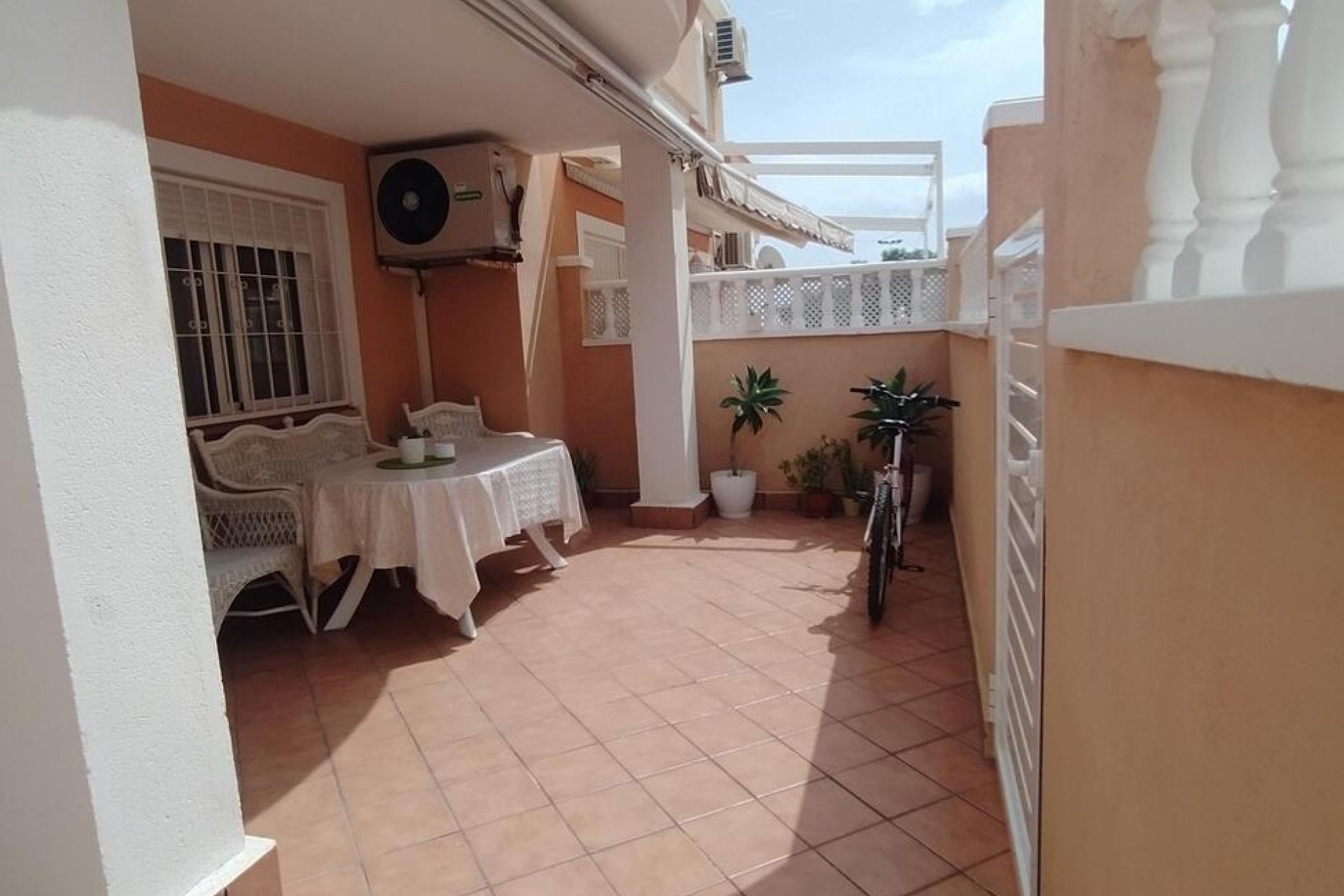 Herverkoop - Bungalow -
Torrevieja - LA VELETA MAR AZUL