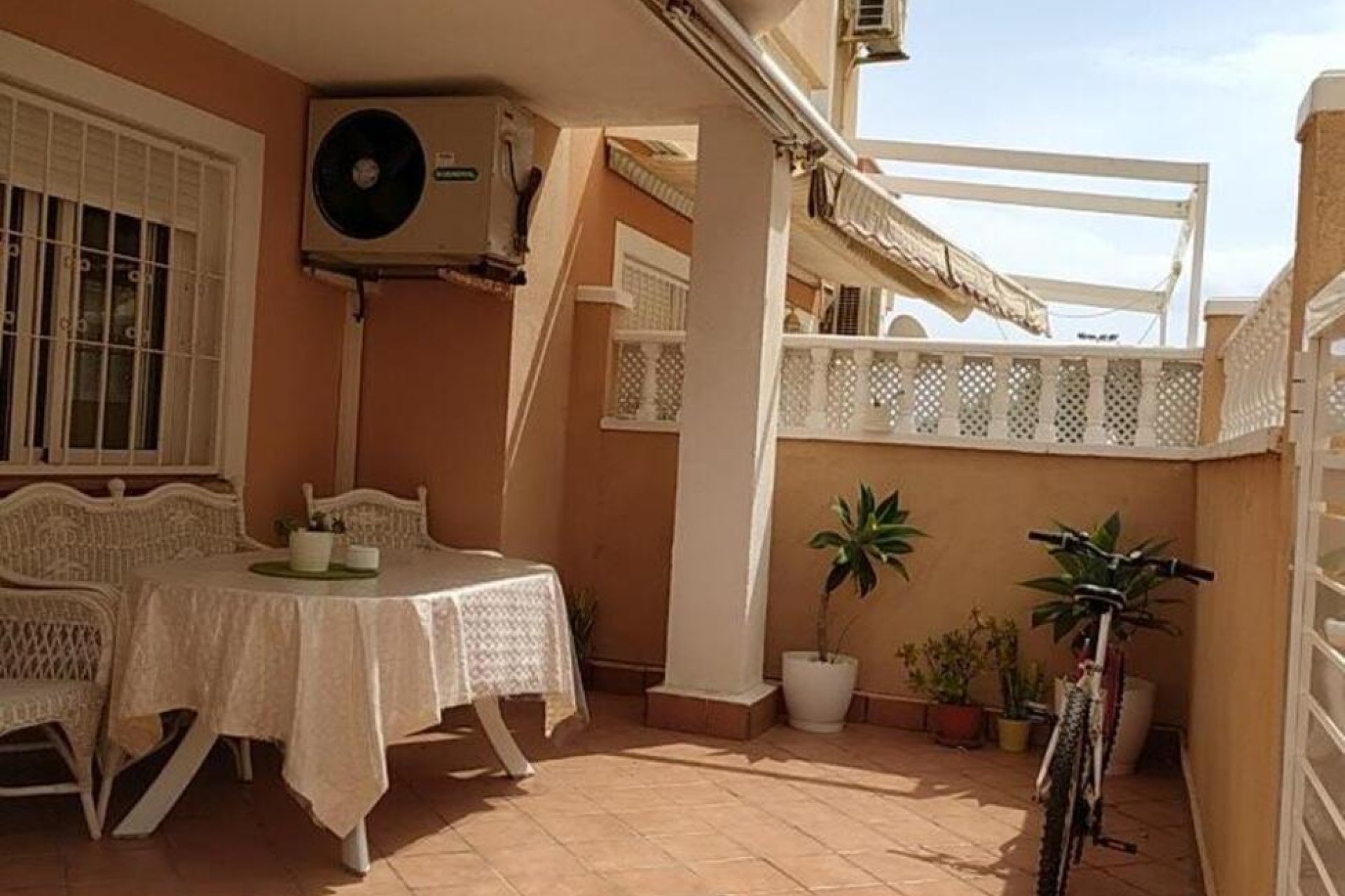 Herverkoop - Bungalow -
Torrevieja - LA VELETA MAR AZUL