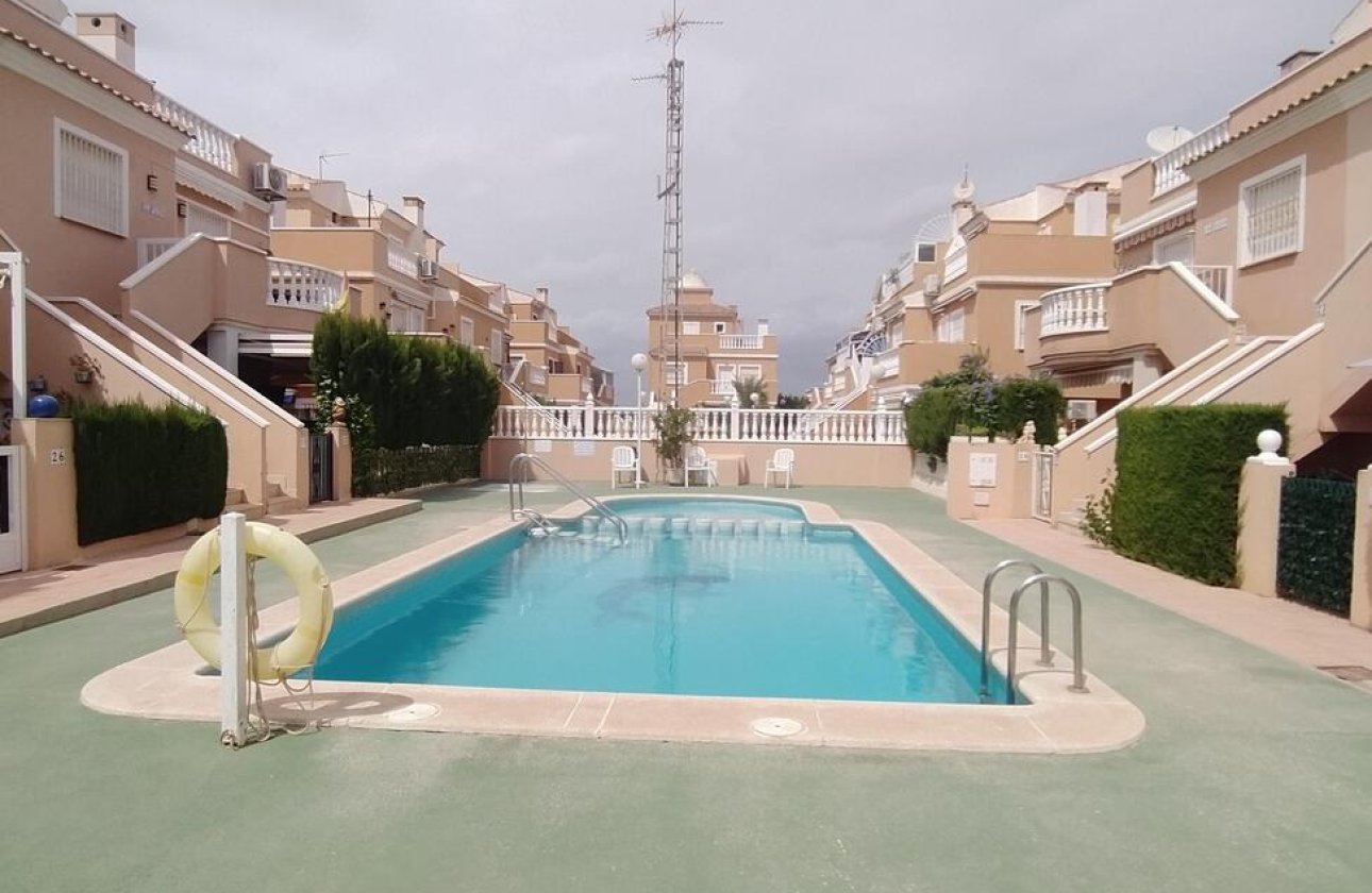 Herverkoop - Bungalow -
Torrevieja - LA VELETA MAR AZUL