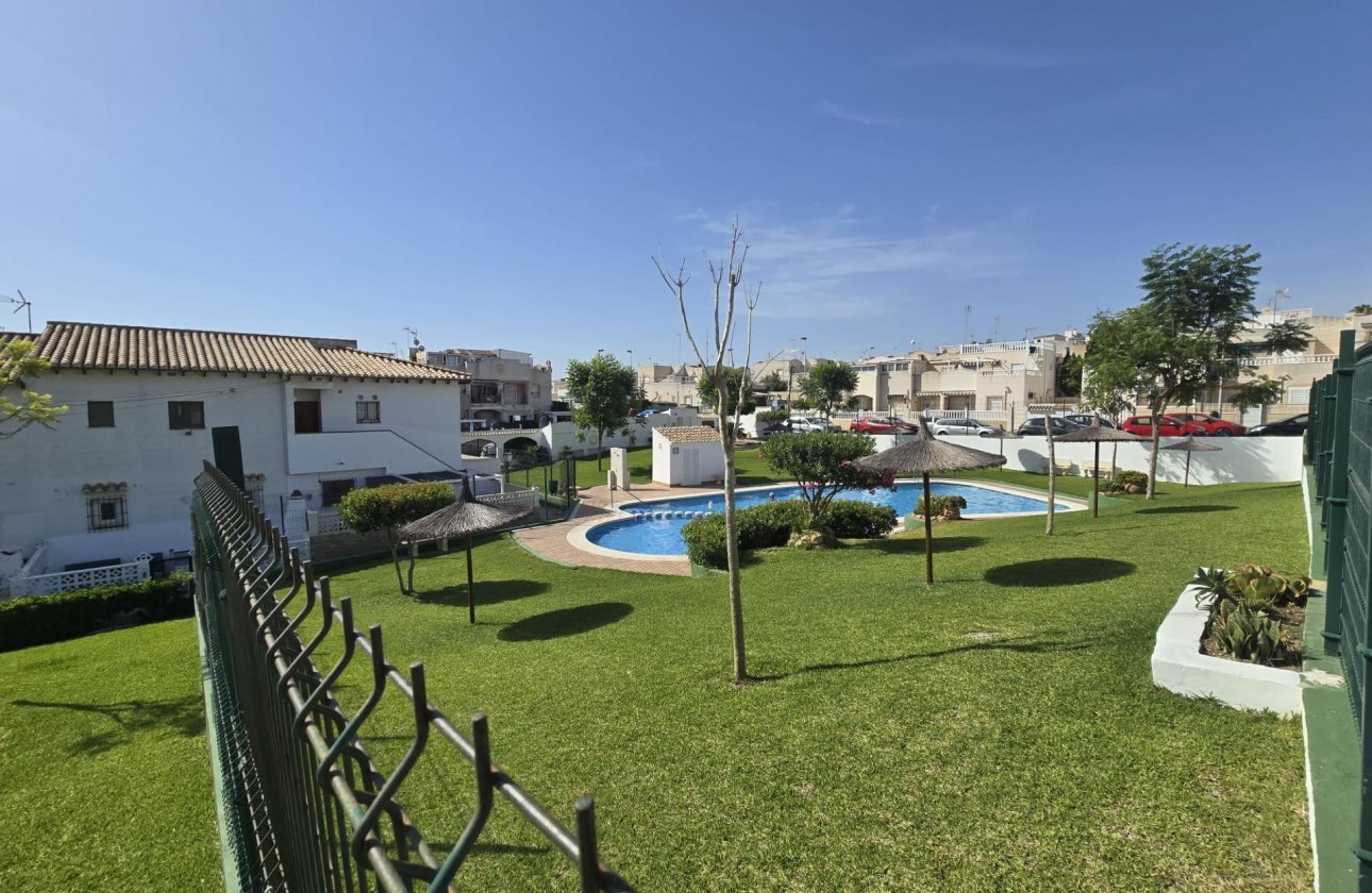 Herverkoop - Bungalow -
Torrevieja - Los Balcones